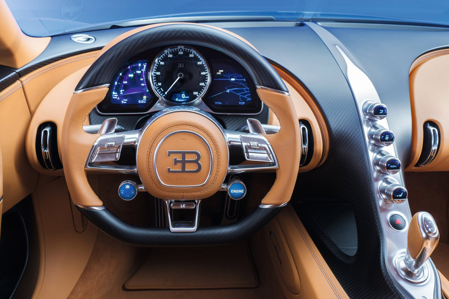 Szédítő részletek az új Bugattiról 55