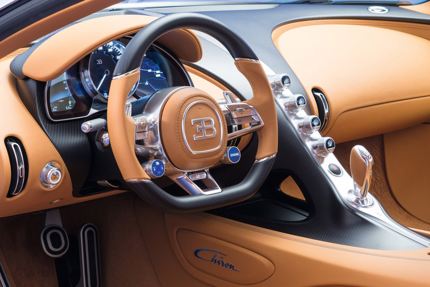 Szédítő részletek az új Bugattiról 56