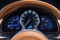 Szédítő részletek az új Bugattiról 98
