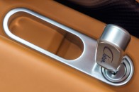 Szédítő részletek az új Bugattiról 99
