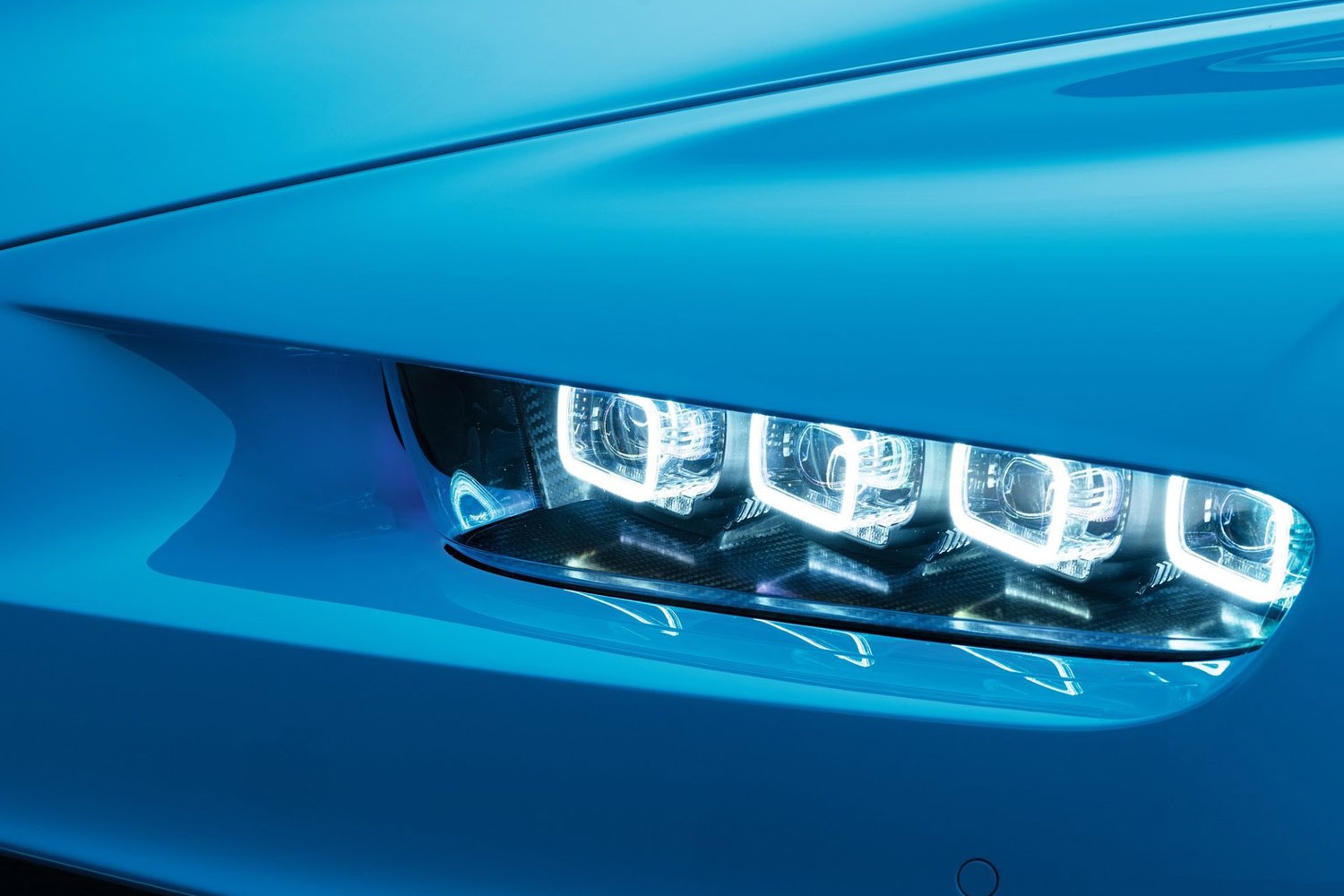 Szédítő részletek az új Bugattiról 63