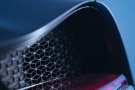 Szédítő részletek az új Bugattiról 146