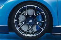 Szédítő részletek az új Bugattiról 105