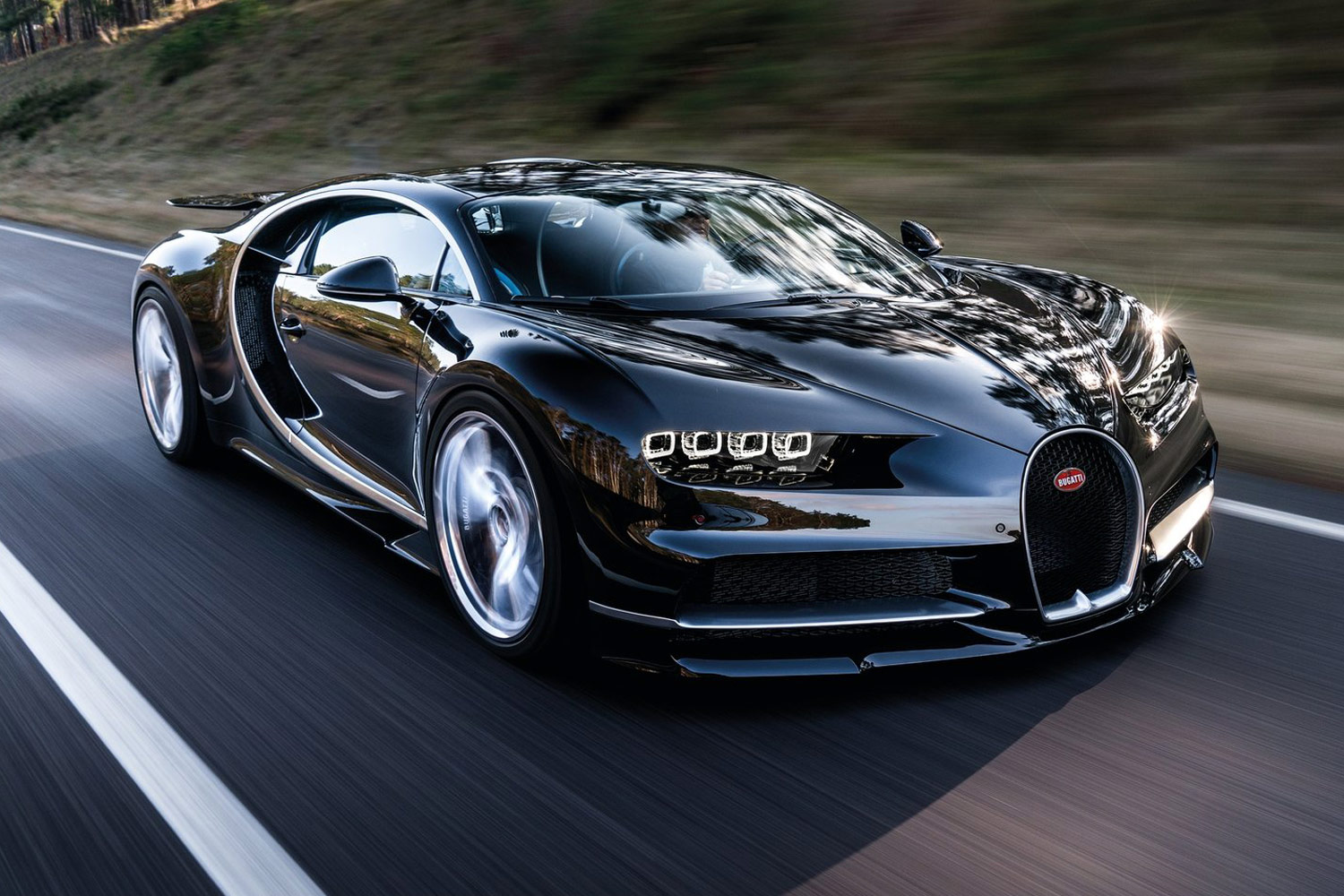 Szédítő részletek az új Bugattiról 4
