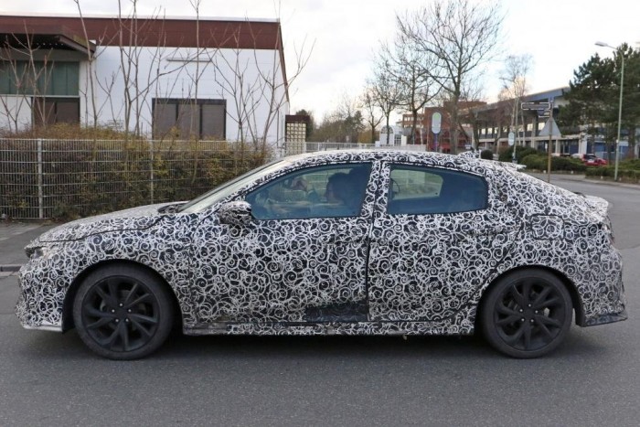 Úton az új generációs Honda Civic 13 Honda Civic 2017 kémfotó
