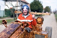 Fenyőpadlóból épített versenyautót egy magyar 17
