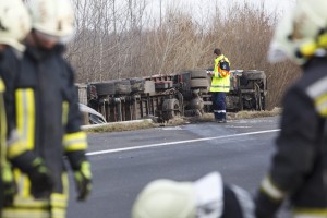 Lezárták az M1-est, nagy a dugó