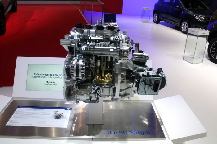 Ezen a kicsinosított motor-váltó egységen akadt meg a szemünk Genfben