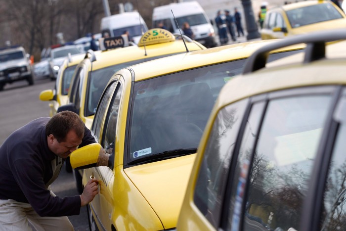 Kedden ismét taxisok bénítják meg Budapestet