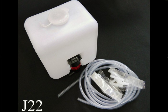 Az idén 55 éves Land Roverbe pont jó lesz ez a thaiföldi ablakmosótartály