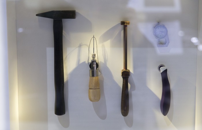 Az autó kézi gyártásának korszakából származó szerszámok kiállításával próbált a Genfi Autószalonon a Ford arra utalni, hogy a Vignale kivitelek már-már manufakturális gonddal készülnek