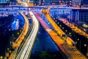 Ilyen lesz az autózás piros lámpák nélkül