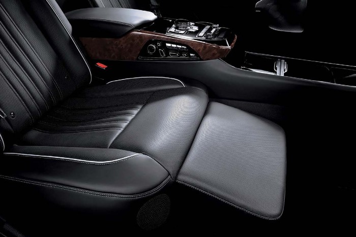 A Maybach babérjaira tör a BMW, a Hyundai 2 Genesis-EQ900L-LWB-rear-seat