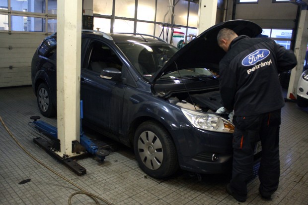 Használt autó: veszélytelen autók, félmilliótól 6 Aki dízelt venne, maradjon a 90 lóerősnél. SOkszor nincs benne kettős tömegű lendkerék és részecskeszűrő sem, de ezt az alvázszám alapján biztosra megmondják a márkaszervizekben