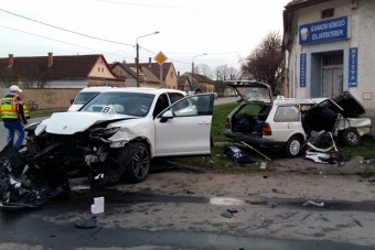 Halálos Porsche-baleset Hódmezővásárhelyen - fotók