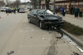 Autót tört fel, lopott, aztán összetörte a BMW-jét