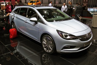 Szép terebélyes az új Astra kombi csomagtartója!