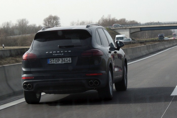 A legérdekesebb autó, ami 600 km alatt megelőzött az Autobahnon, ez a Cayenne S volt. Hát hová lett az autózás romantikája?