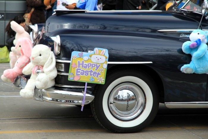 A legmeglepőbb, húsvéthoz köthető autók 10 | Vezess An old Cadillac during the Easter Parade 2012 in Toronto