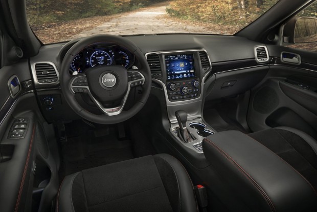 Luxusterepjáró, sárdíszítéssel 1 2017 Jeep® Grand Cherokee Trailhawk