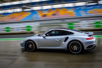 Van erősebb és gyorsabb autó, de minek?