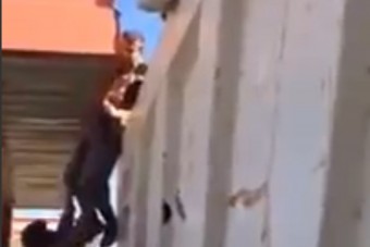 Soha nem látott baleset egy benzinkúton - Videó