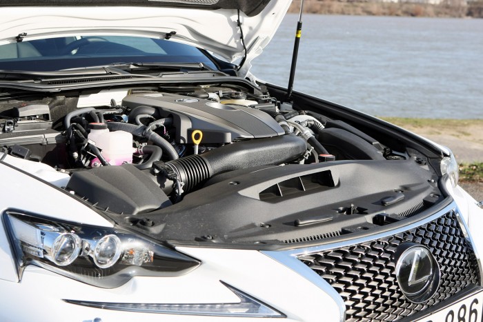 Turbó motor egy Toyotában. Ez az idő is eljött