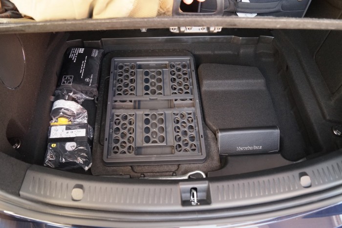 Németesen precíz rend a raktér alján