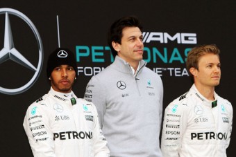 F1: Lazul a fegyelem Hamilton és Rosberg között