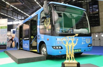 Egyenesen Párizsig ment egy BKV-busz