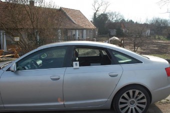 Több milliónyi értéket loptak egy feltört Audiból