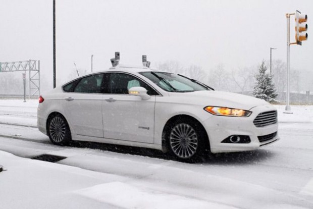 Kellenek egyáltalán az önvezető autók? 1 A Ford hóban teszteli önjáró autóit. A hótakaró által eltakart útburkolati jelek nélkül is tudnia kell tájékozódnia