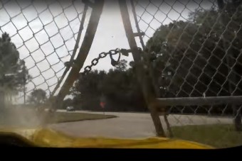 Elszállt a fék a versenypályán, utcára szabadult a Corvette