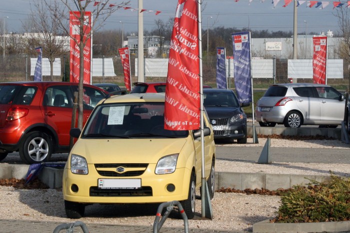 Tágasabb, sokkal kényelmesebb és jobb úttartású Suzuki is van az Ignisek árában. Csak a Liana valahogy nem jut eszébe sok embernek, ha szívó benzines japán autót keres