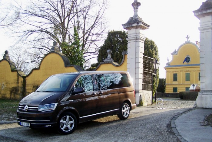 A tesztpéldány oldalautó elektronikusan nyithatóak és zárhatóak