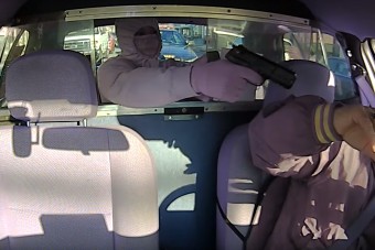 Pisztolyt tartott a taxis fejéhez, a sors közbelépett