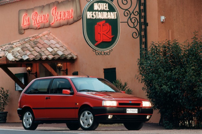 Év Autója lett az 1989-es évre a korábbi Tipo. Technikáját továbbadta az Alfa 155-nek