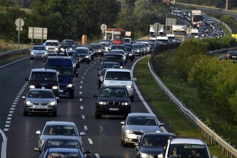 Kilométeres torlódások az M1-esen