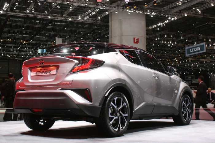 Mind a Yaris, mind a jelenlegi Auris technikája szóba jött az autó megvalósításához