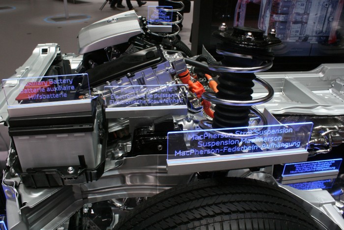 A fő cél a vezethetőség javítása volt, ezért kellett a független hátsó futómű