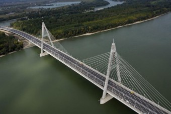 Sorozatos balesetek, hatos karambol a Megyeri hídon