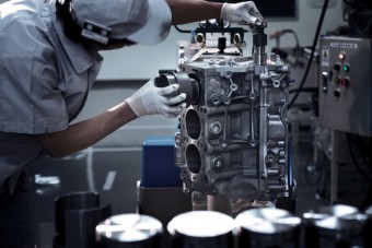Idegnyugtató Nissan GT-R motorgyártás, ahogy csak a japánok tudják