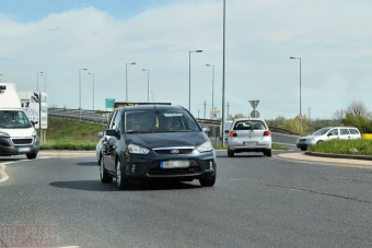 Fordítva ment a körforgalomban egy szombathelyi autós