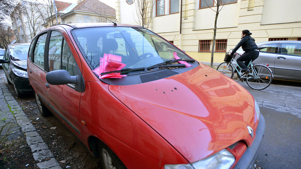 60 parkolási bírság egy autón, Szegeden 4