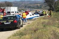 Repülőgép zuhant az autók közé San Diego közelében 2