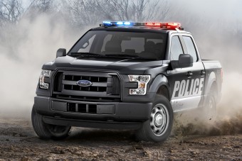 Rendőrautó, terepmunkára