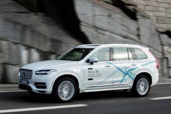 Száz családnak ad robotautót a Volvo