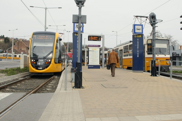 Egymás mellett a régi és az új. Mindkettőnek vannak erősségei