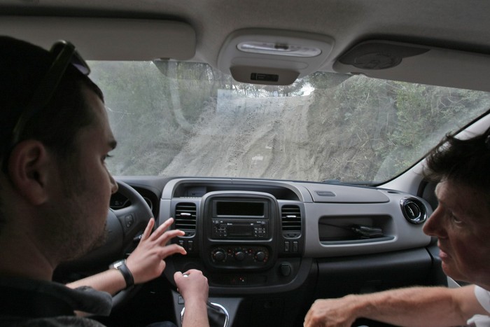 Igen, ott rögvest felmegy a Trafic, elsőkerék-hajtással is