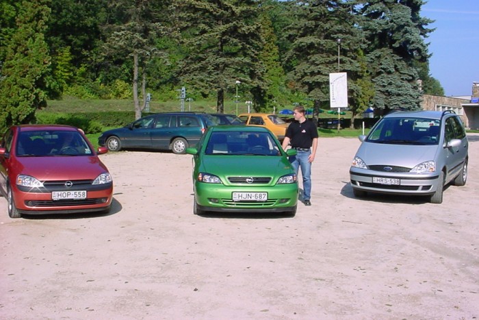 Élet, Facebook és iPhone nélkül 11 | Vezess Megörökítettük a káprázatos tesztautóbőséget, az időpont 2001 szeptembere